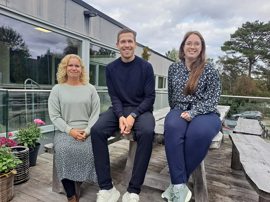 Hilde E. Helland, reiselivsansvarleg, Visit Sunnhordland og kursleiarar frå Kreativ Industri. Foto: Visit Sunnhordland